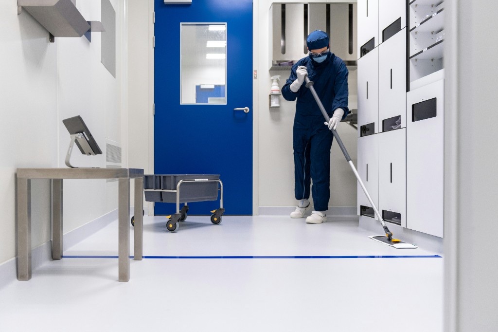 GSida crew member cleaning a commercial facility